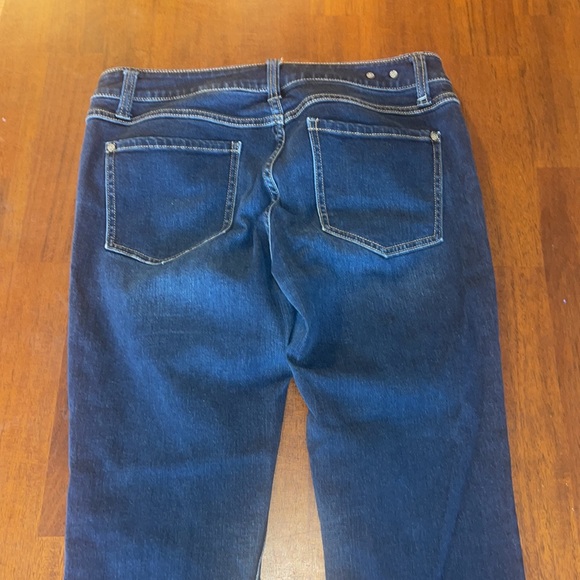 Cabi ladies Ruby skinny dark blue wash cropped raw hem jeans. Size 8. - Picture 5 of 9